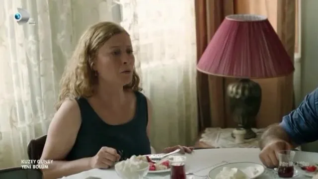 Кадры из сериала Кузей Гюней (2011)